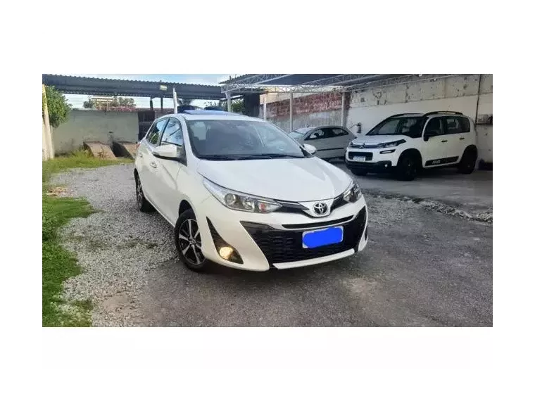 Toyota Yaris Branco 9