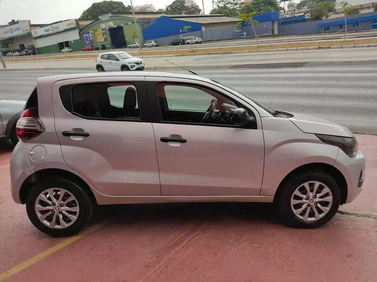 Fiat Mobi Prata 10