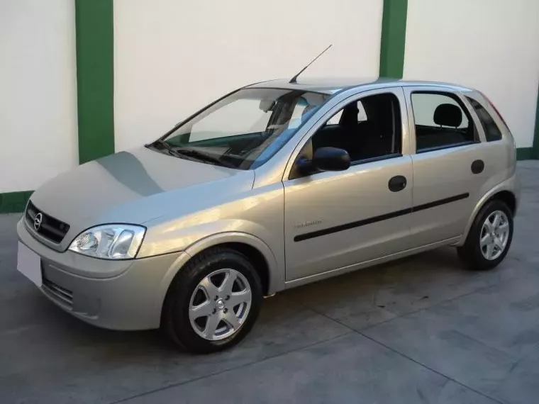 Chevrolet Corsa Bege 1