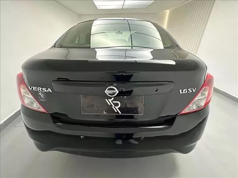 Nissan Versa Preto 3