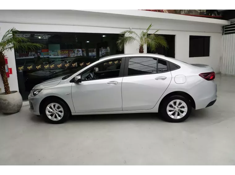 Chevrolet Onix Prata 12