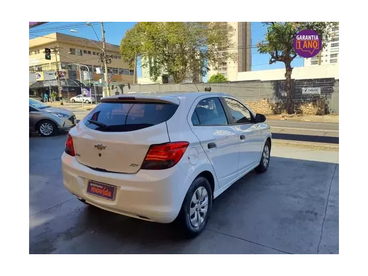 Chevrolet Onix Branco 2