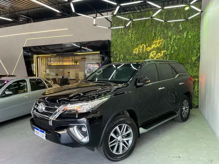 Toyota Hilux SW4 Preto 1