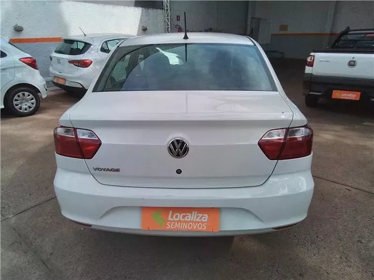 Volkswagen Voyage Branco 9