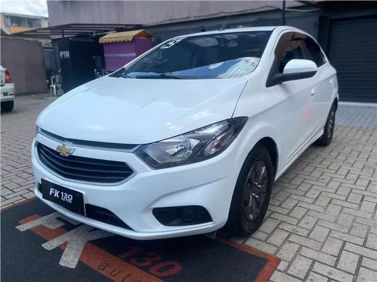 Chevrolet Onix Branco 11