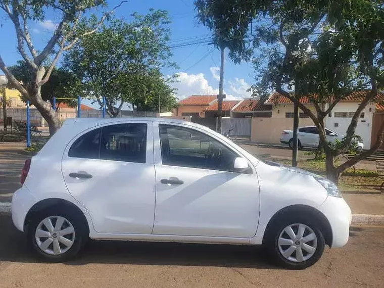 Nissan March Branco 9