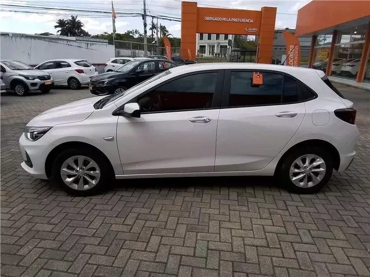 Chevrolet Onix Branco 9