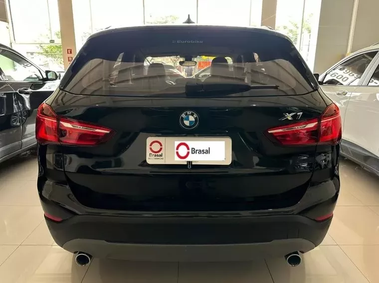 BMW X1 Preto 9