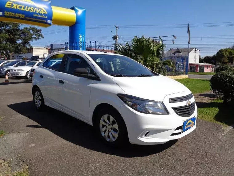 Chevrolet Onix Branco 8