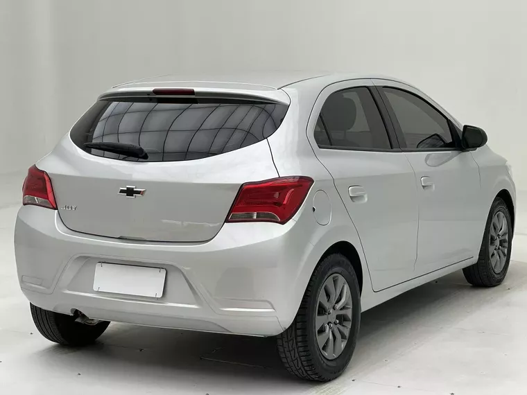 Chevrolet Onix Prata 5