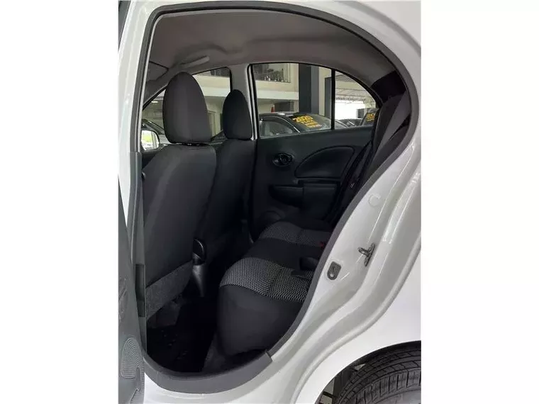 Nissan March Branco 16