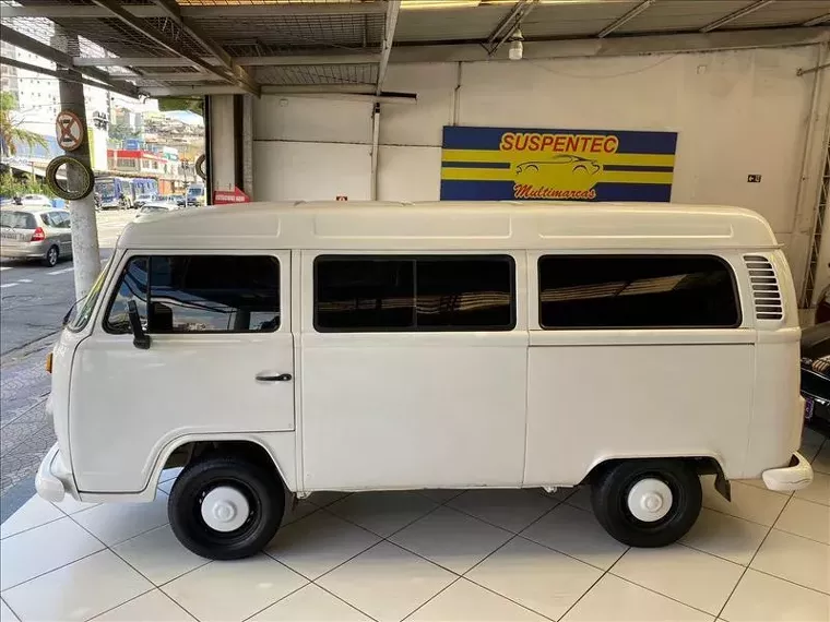 Volkswagen Kombi Branco 16