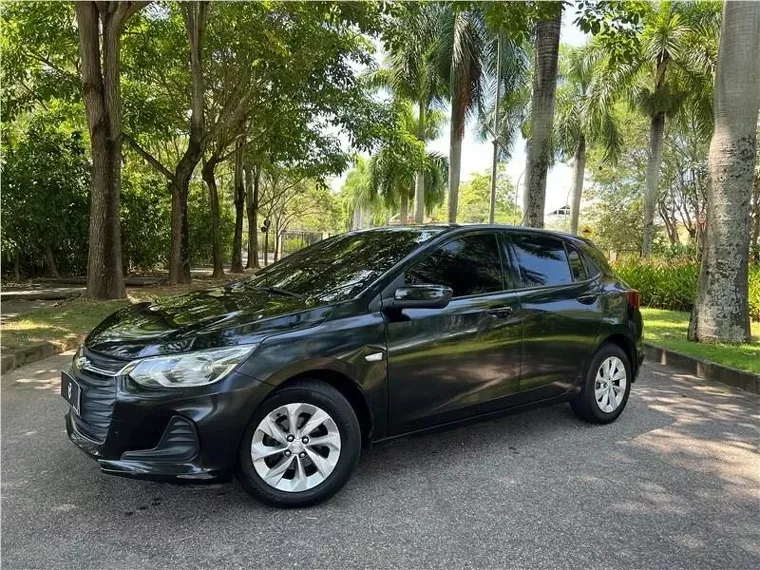 Chevrolet Onix Preto 4