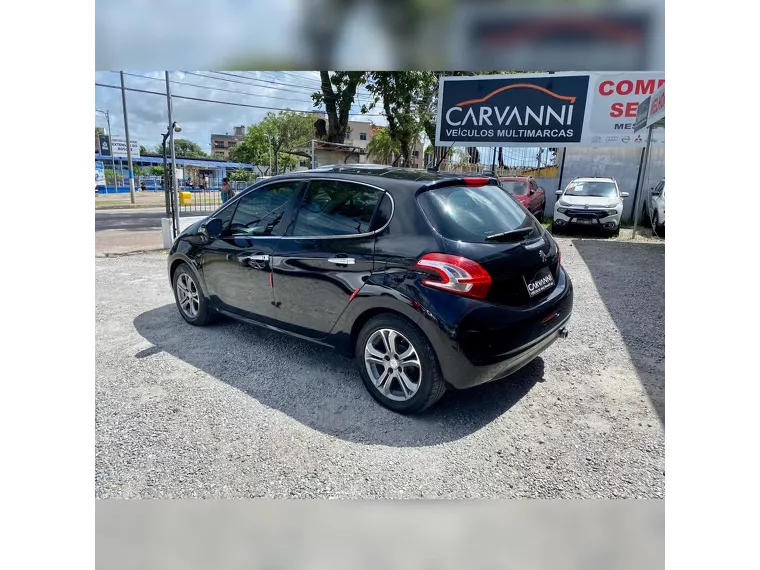 Peugeot 208 Preto 5