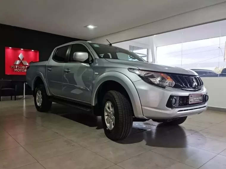 Mitsubishi L200 Triton Prata 8