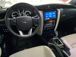 Toyota Hilux SW4
