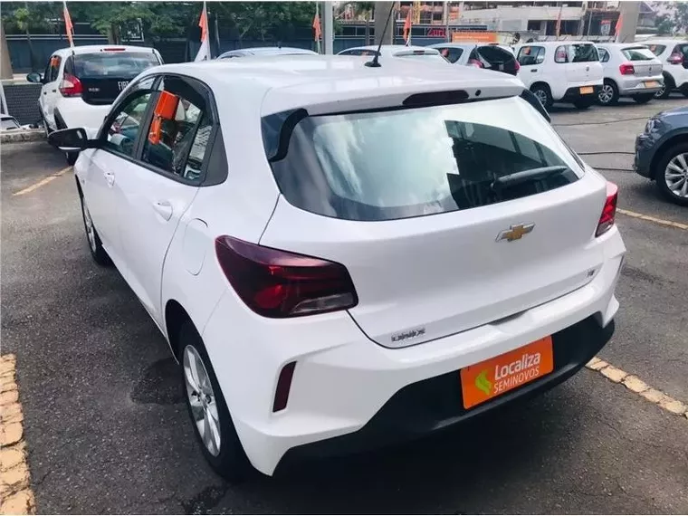 Chevrolet Onix Branco 10