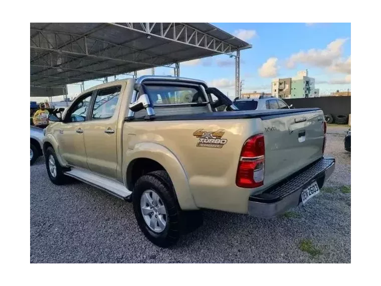 Toyota Hilux Bege 2