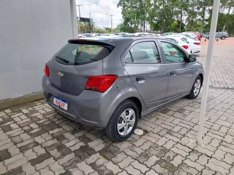 Chevrolet Onix Cinza 2