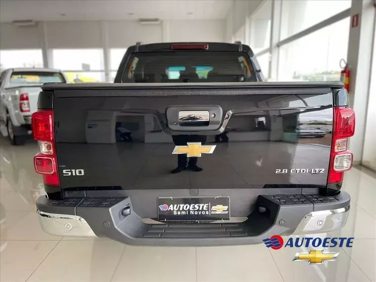 Chevrolet S10 Preto 10