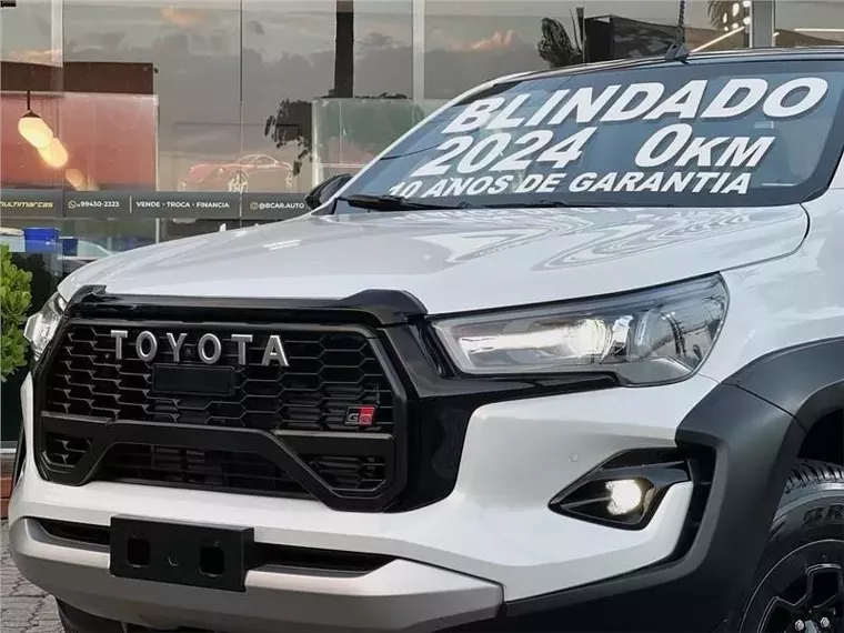 Toyota Hilux Branco 8