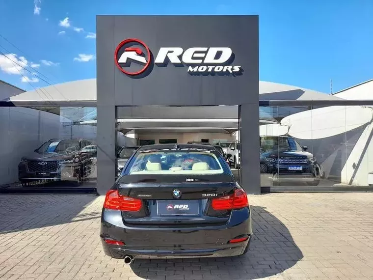 BMW 320i Preto 10