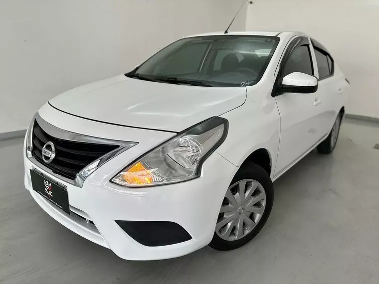 Nissan Versa Branco 4