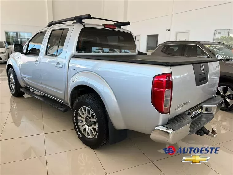 Nissan Frontier Prata 6