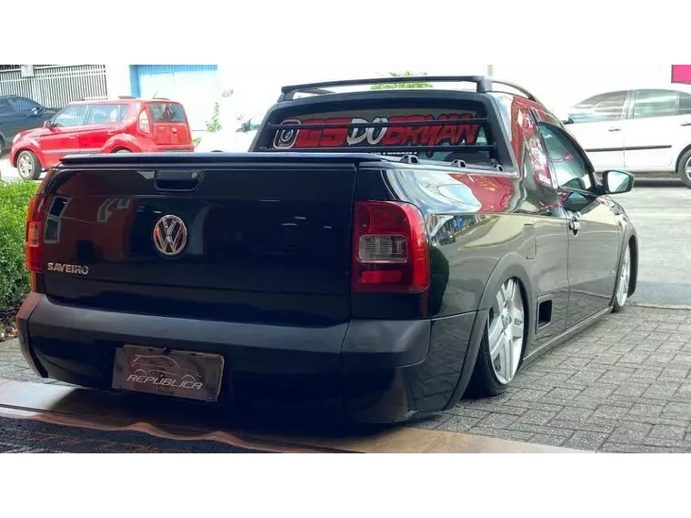 Volkswagen Saveiro Preto 14
