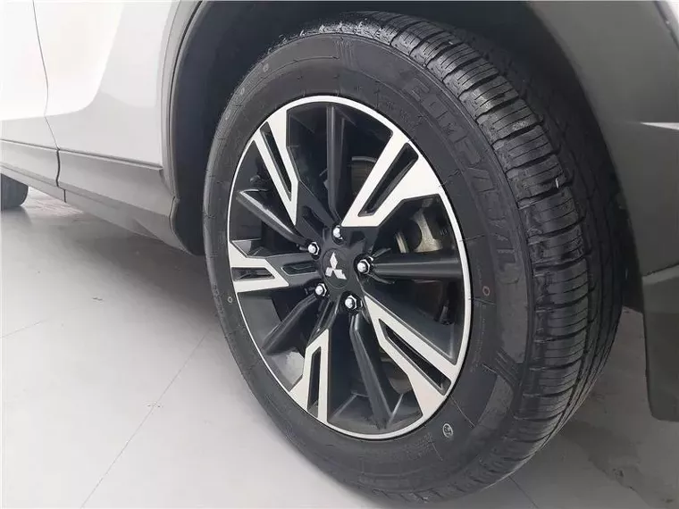 Mitsubishi Eclipse Cross Prata 17