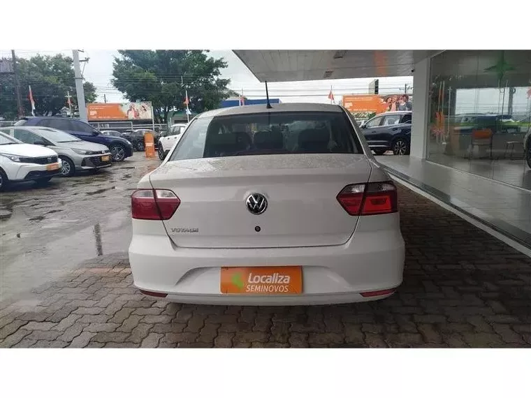 Volkswagen Voyage Branco 3