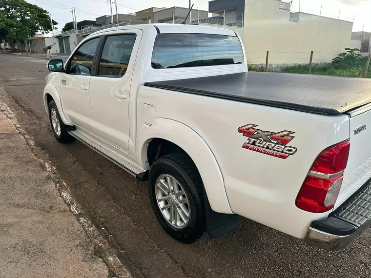 Toyota Hilux Branco 2