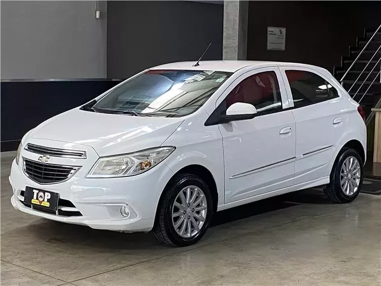 Chevrolet Onix Branco 8