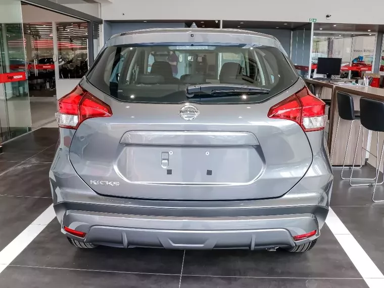 Nissan Kicks Cinza 9