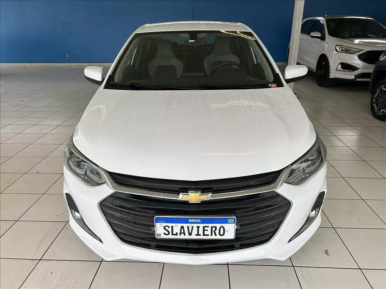 Chevrolet Onix Branco 9