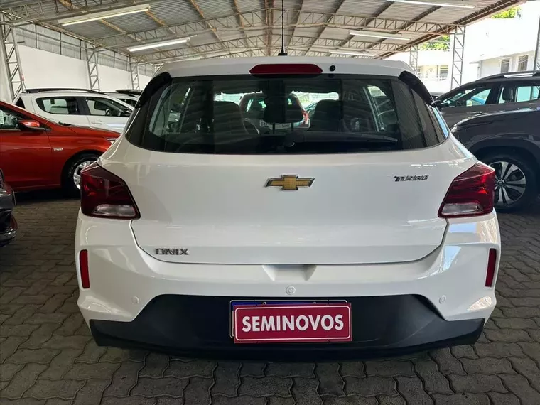 Chevrolet Onix Branco 5