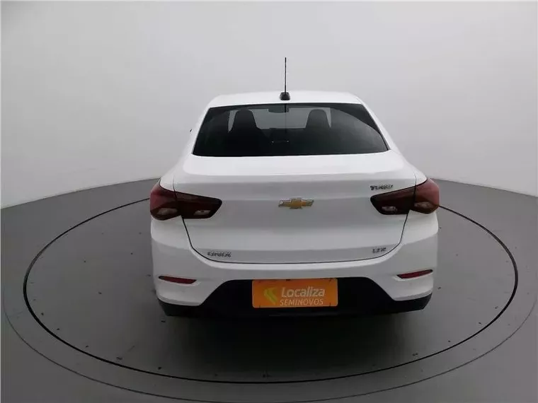 Chevrolet Onix Branco 2