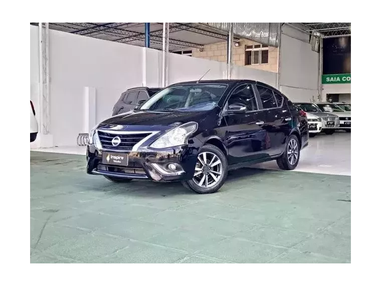 Nissan Versa Preto 3