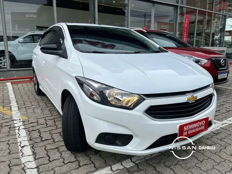 Chevrolet Onix Branco 12