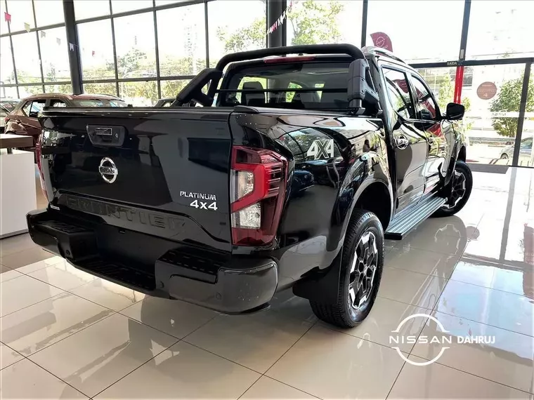 Nissan Frontier Preto 6