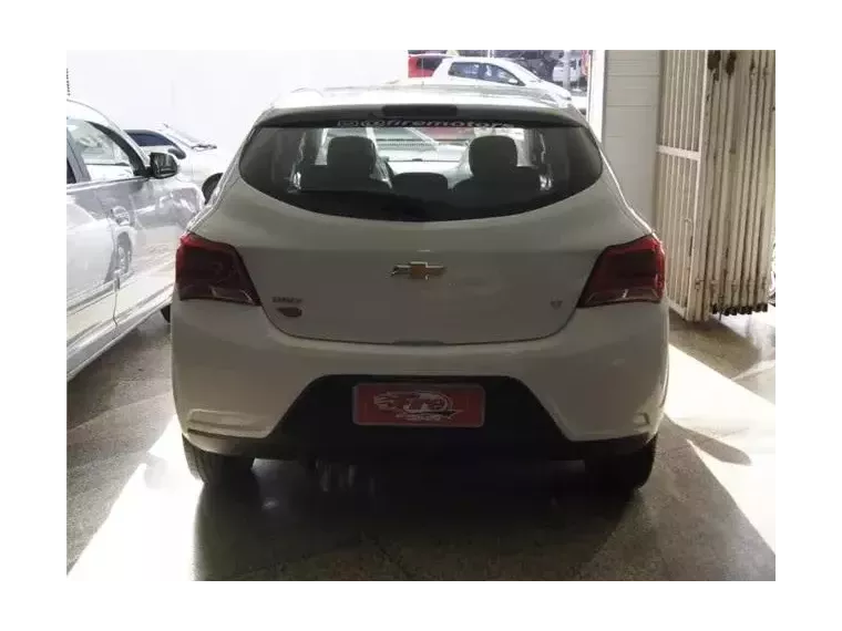 Chevrolet Onix Branco 6