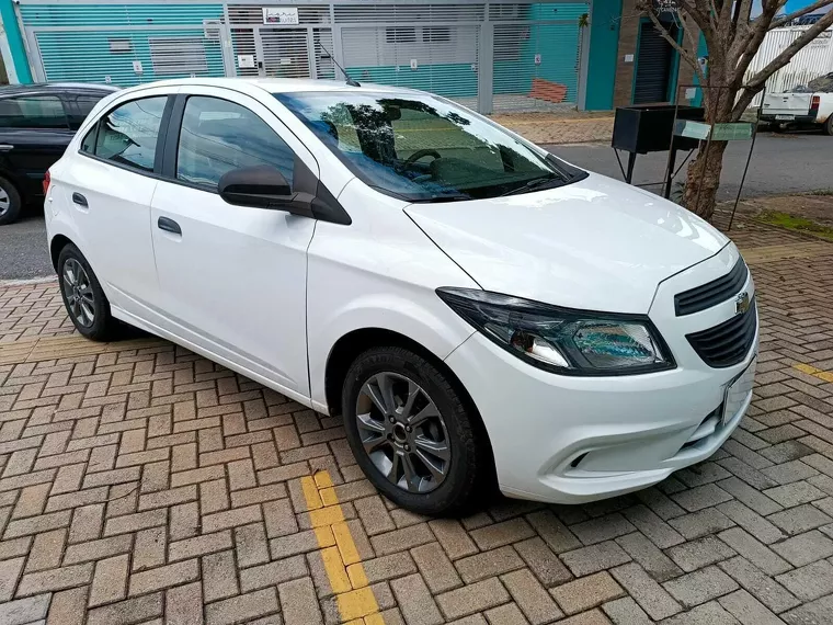 Chevrolet Onix Branco 2