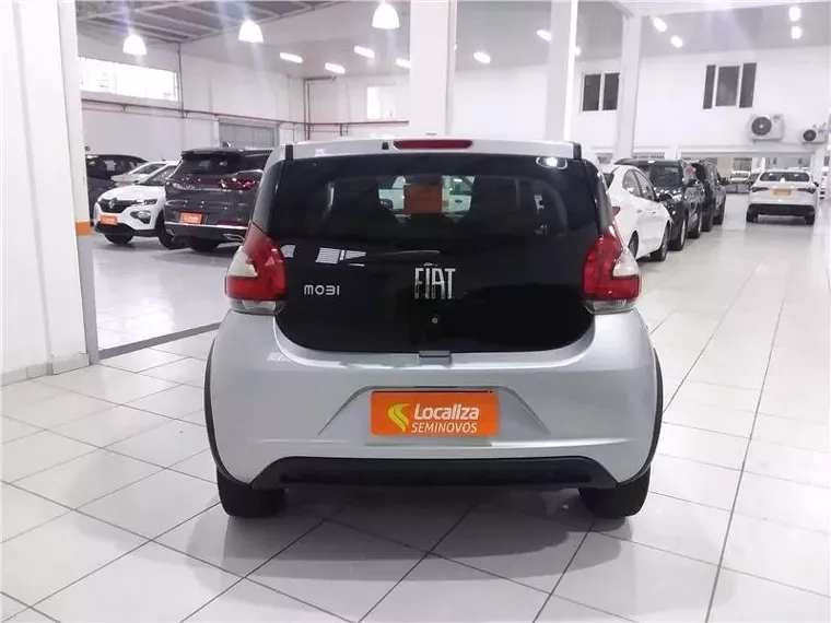 Fiat Mobi Prata 5