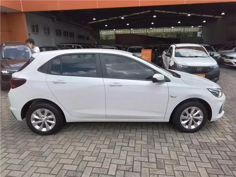 Chevrolet Onix Branco 11