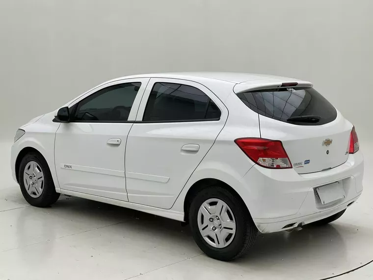 Chevrolet Onix Branco 8