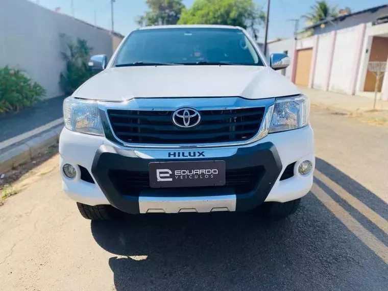 Toyota Hilux Branco 5