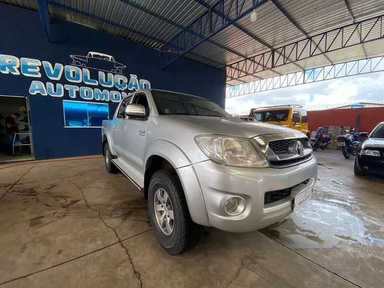 Toyota Hilux Prata 4