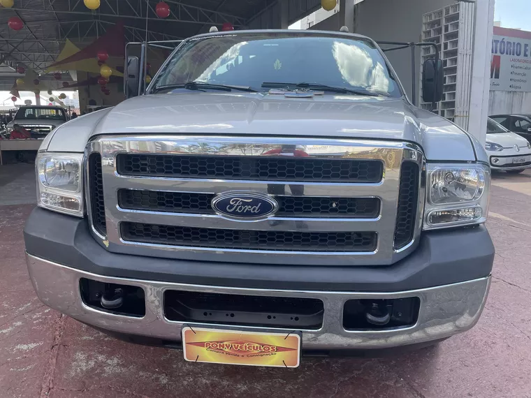 Ford F-350 Prata 13