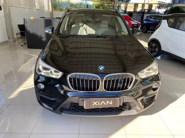 BMW X1 Preto 12