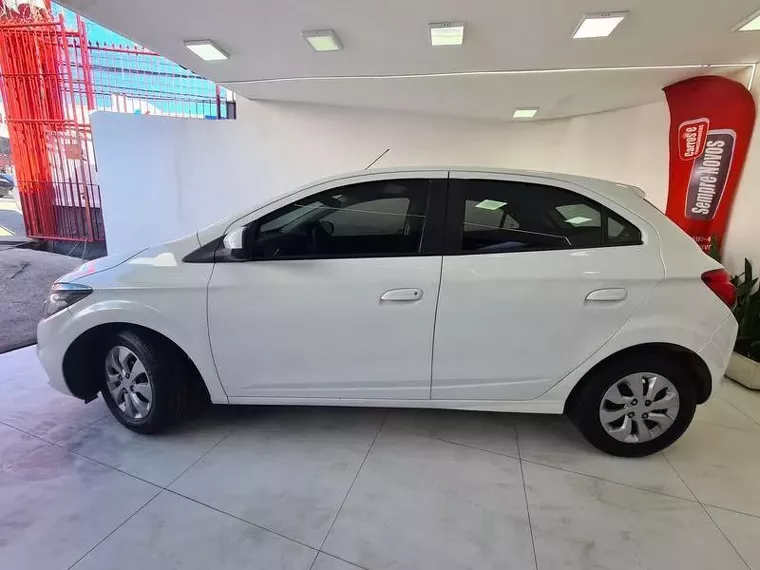 Chevrolet Onix Branco 11